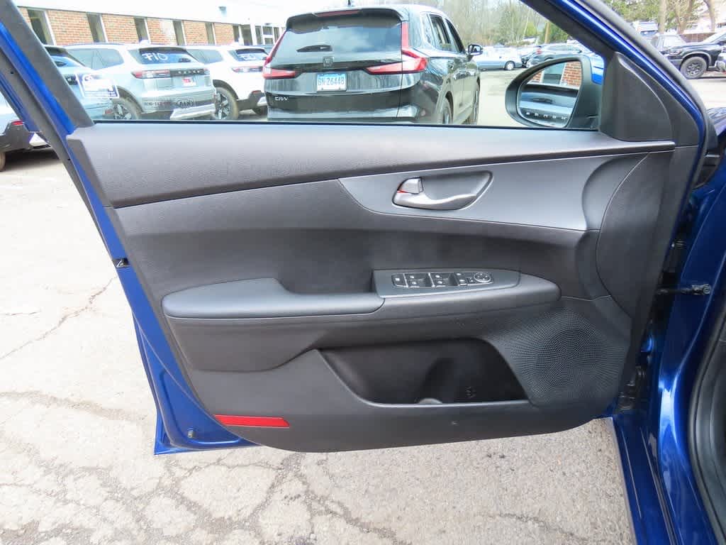 Thumbnail: 2021 Kia Forte - 15