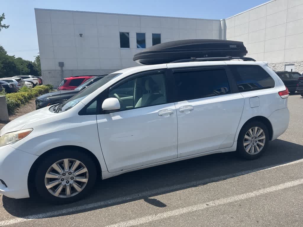 Thumbnail: 2014 Toyota Sienna - 2