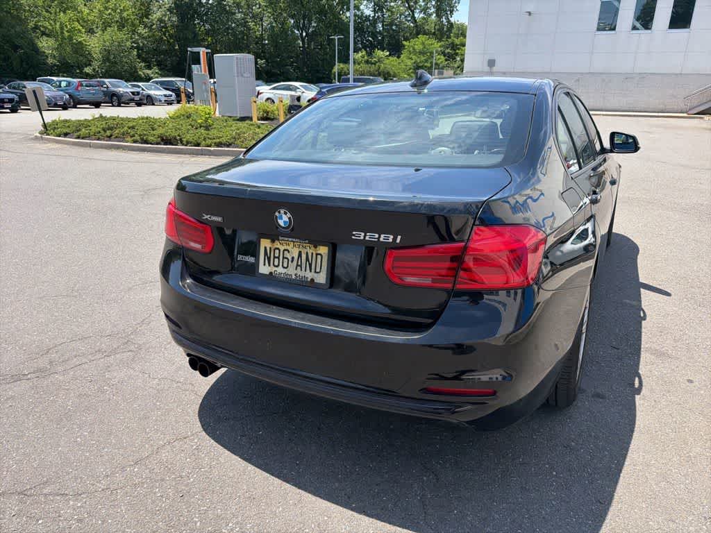 Thumbnail: 2016 BMW 3 Series - 16