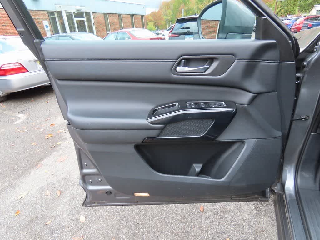 Thumbnail: 2022 Nissan Pathfinder - 17