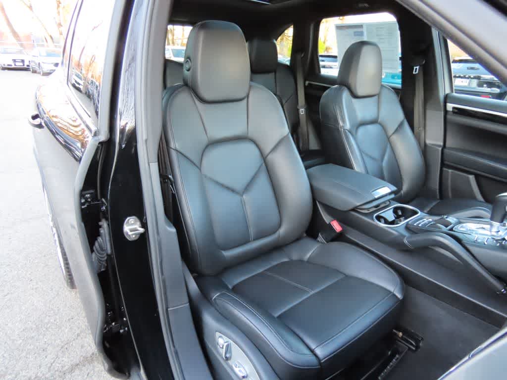 Thumbnail: 2012 Porsche Cayenne - 17