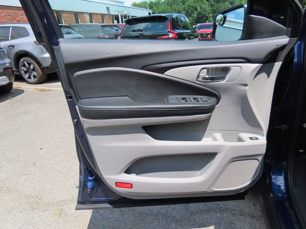 Thumbnail: 2016 Honda Pilot - 17