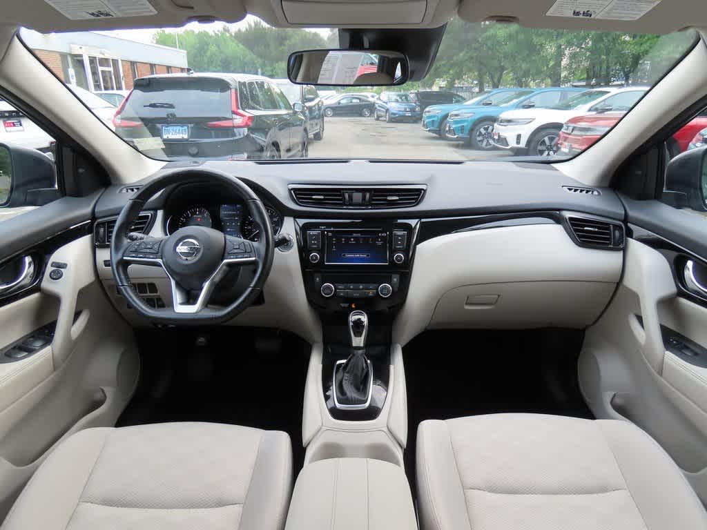 2022 Nissan Rogue Sport SV 17