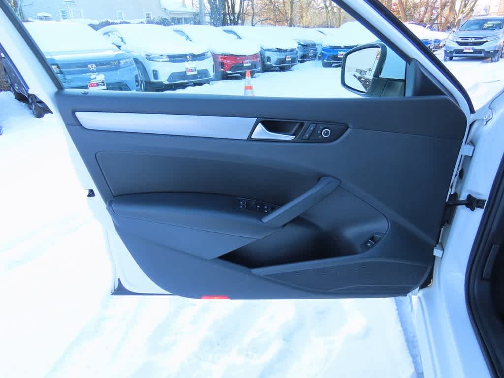 Thumbnail: 2014 Volkswagen Passat - 15