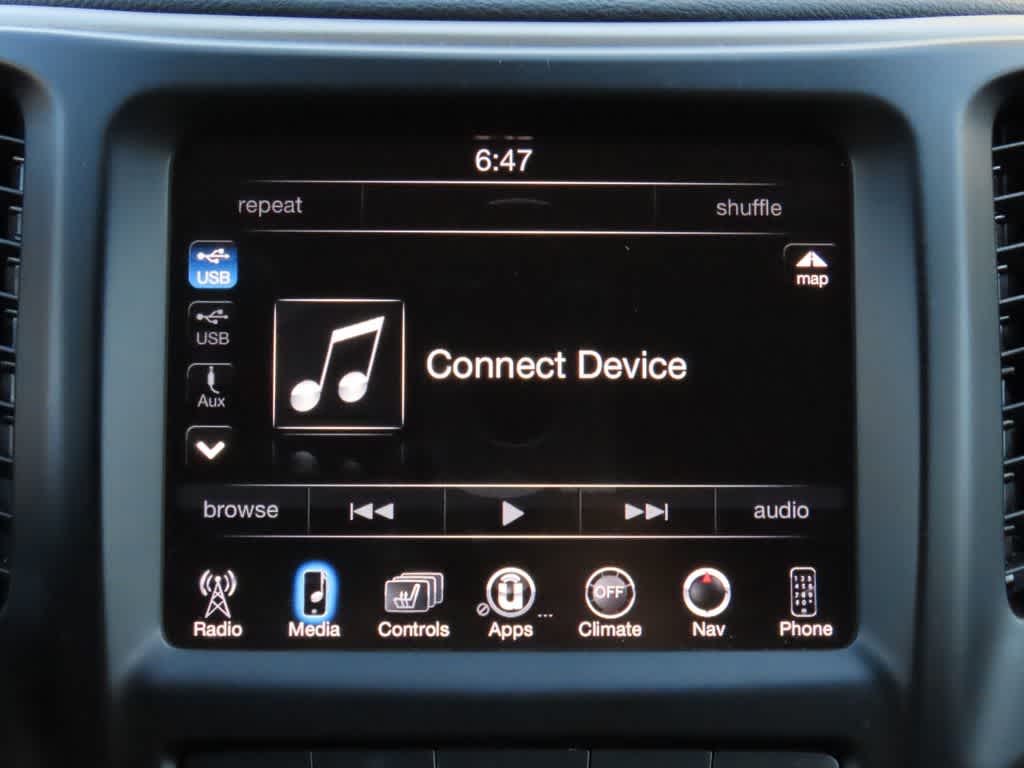 Thumbnail: 2015 Jeep Cherokee - 22