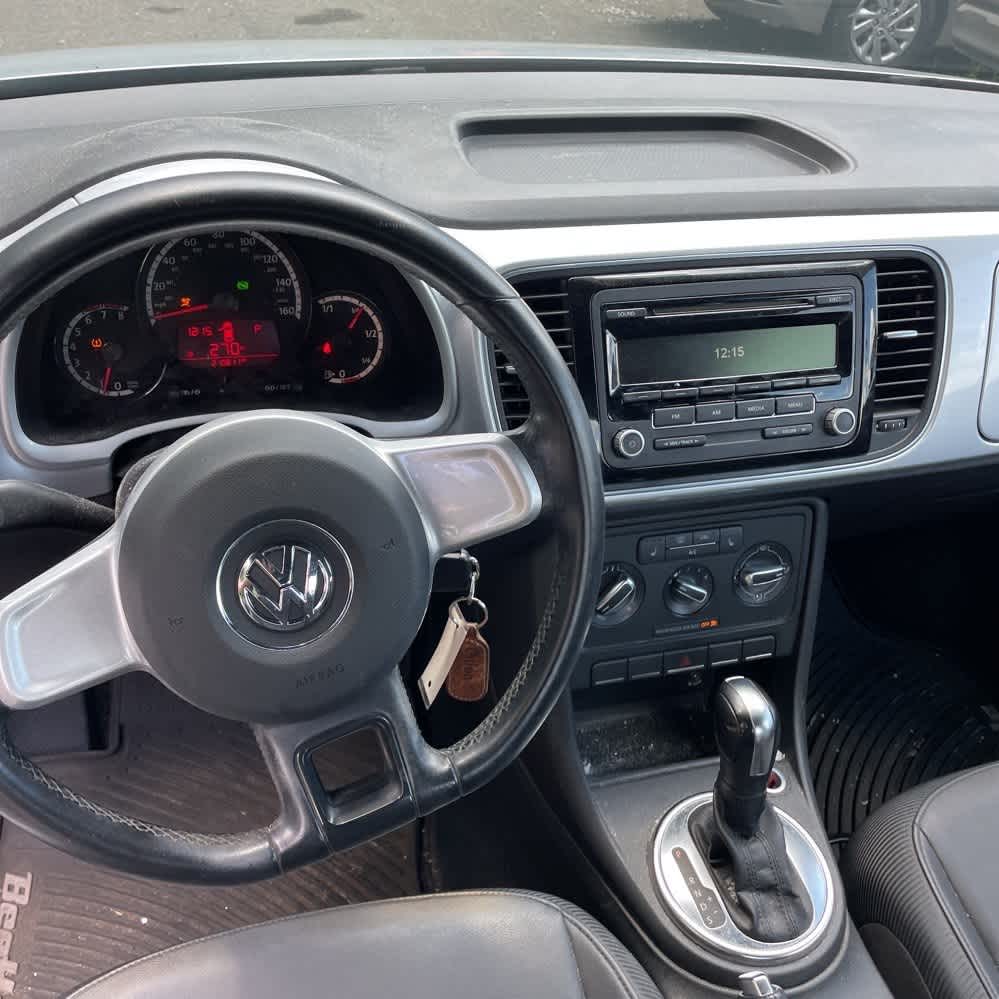 Thumbnail: 2013 Volkswagen Beetle - 10