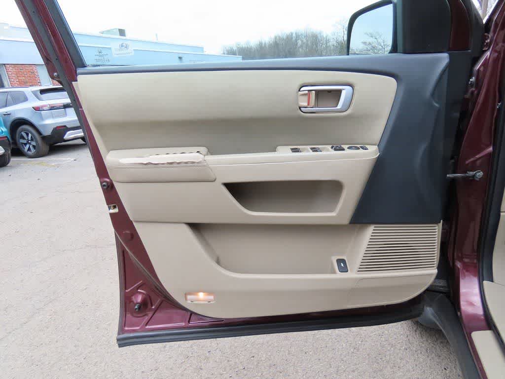 Thumbnail: 2013 Honda Pilot - 16