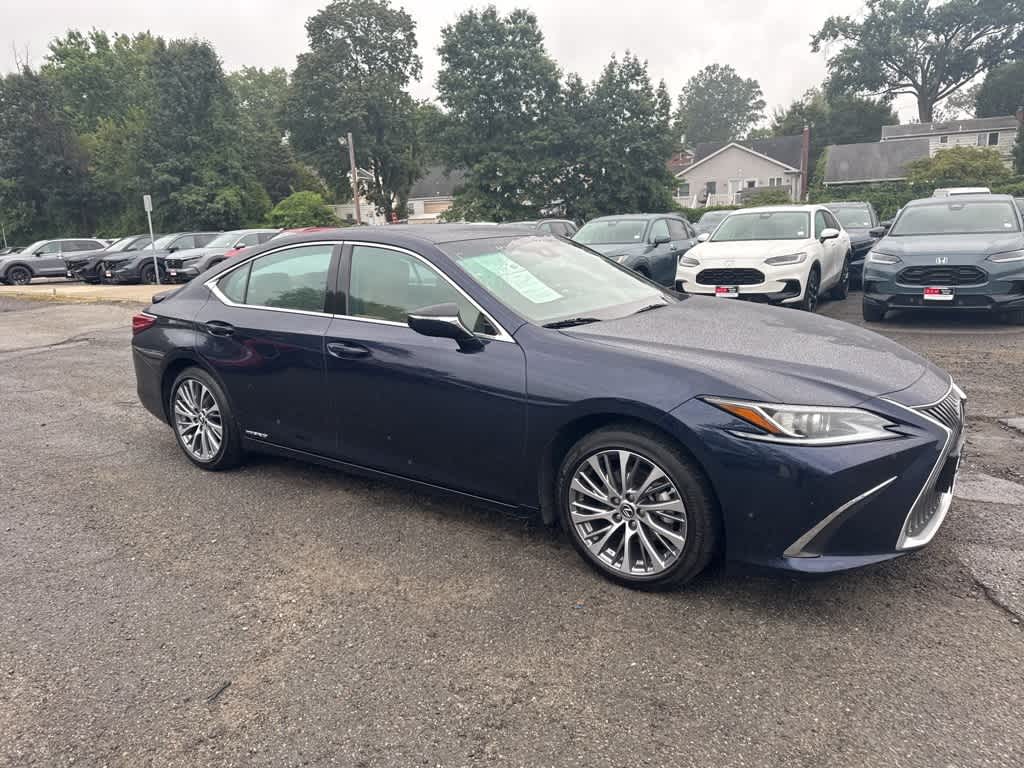 Thumbnail: 2021 Lexus ES - 17