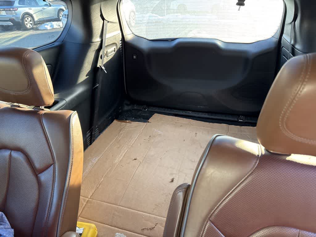 Thumbnail: 2017 Chrysler Pacifica - 22