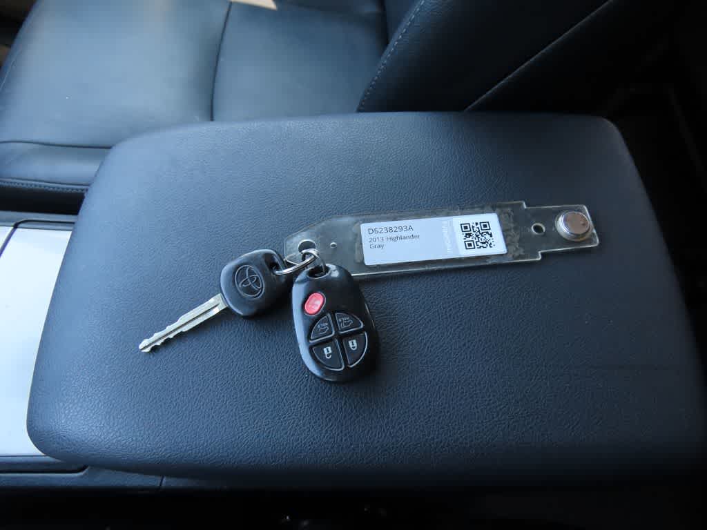 Thumbnail: 2013 Toyota Highlander - 28