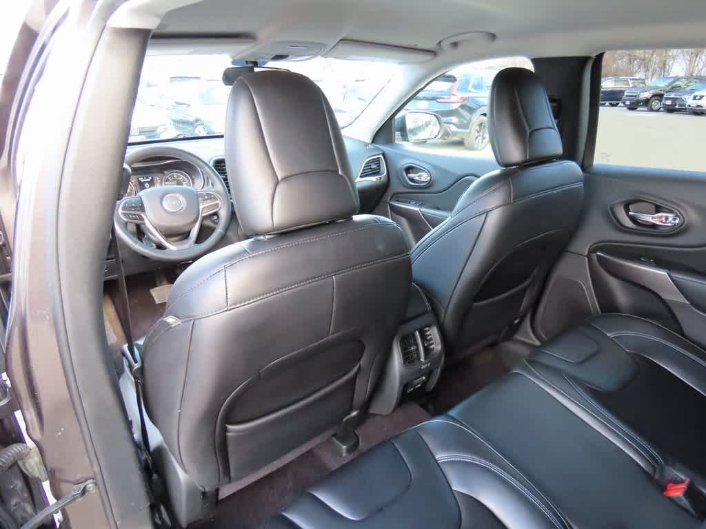 Thumbnail: 2019 Jeep Cherokee - 17