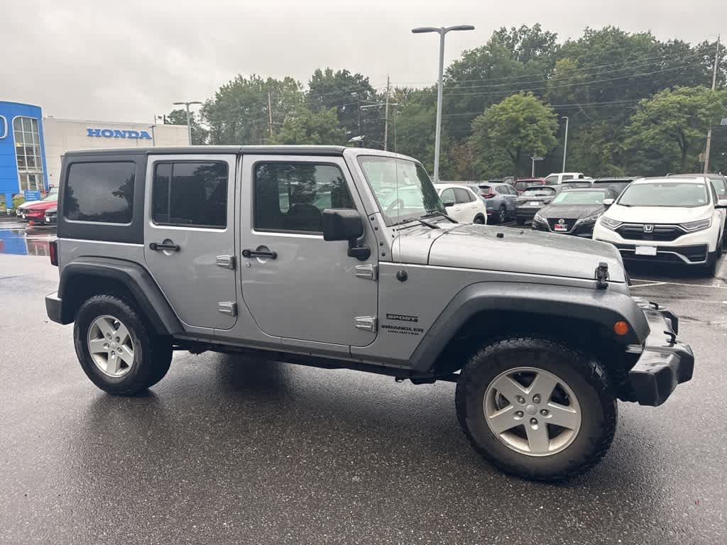 Thumbnail: 2015 Jeep Wrangler - 14