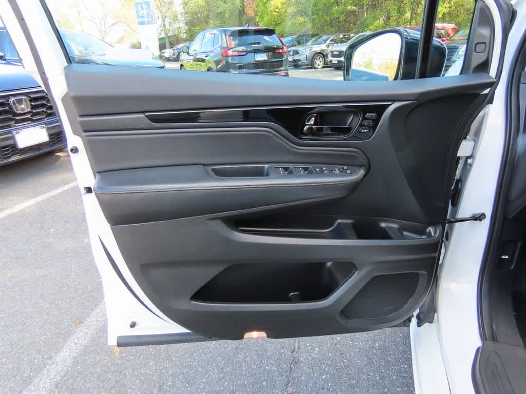 Thumbnail: 2023 Honda Odyssey - 18