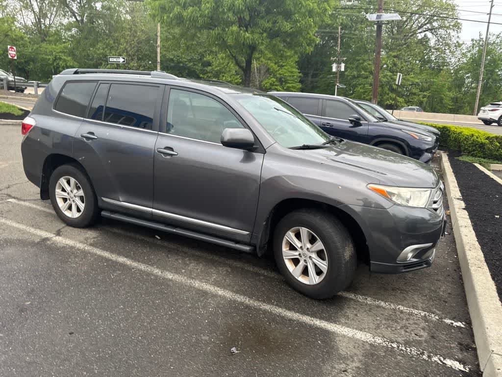 Thumbnail: 2013 Toyota Highlander - 16