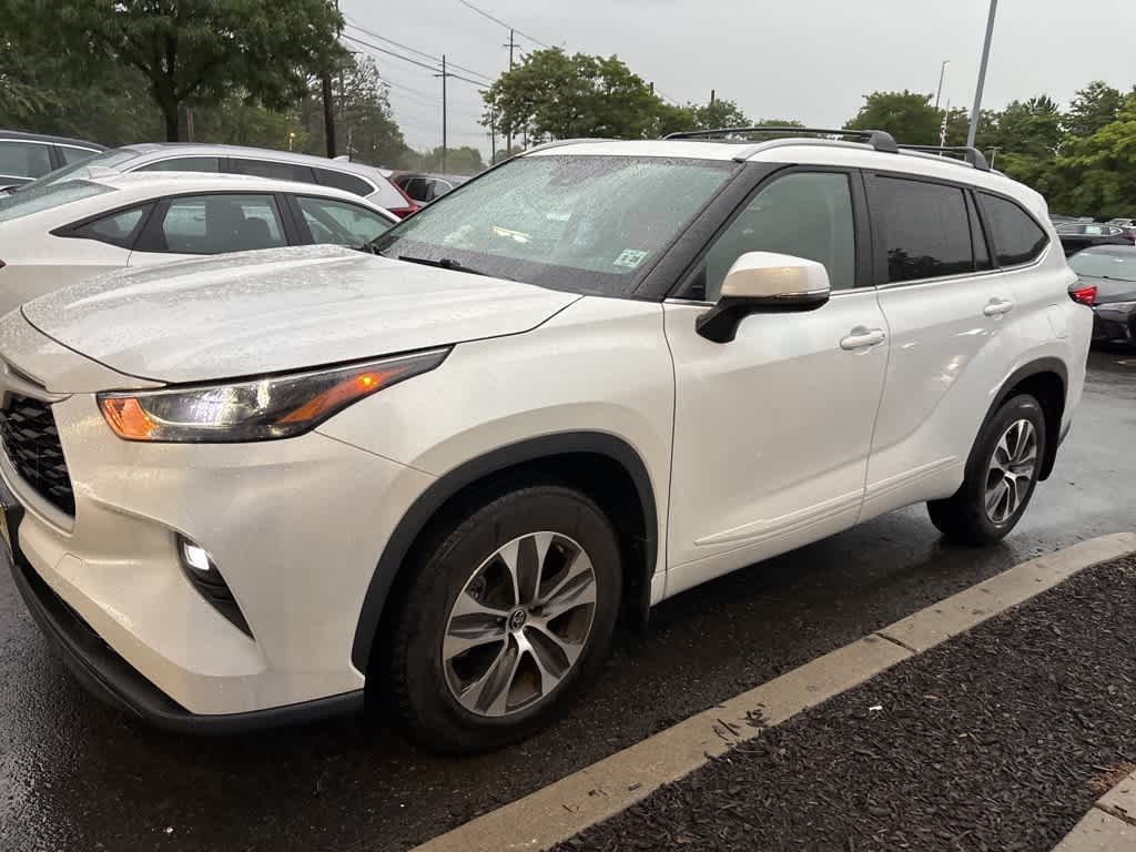 Thumbnail: 2023 Toyota Highlander - 2