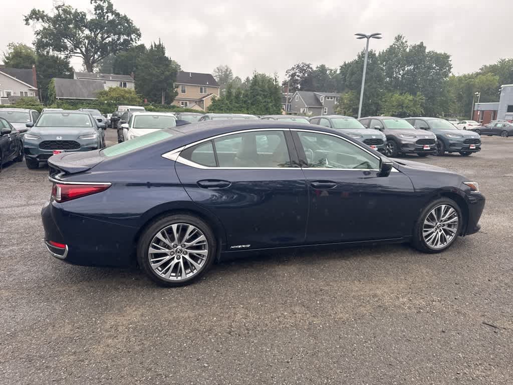 Thumbnail: 2021 Lexus ES - 13