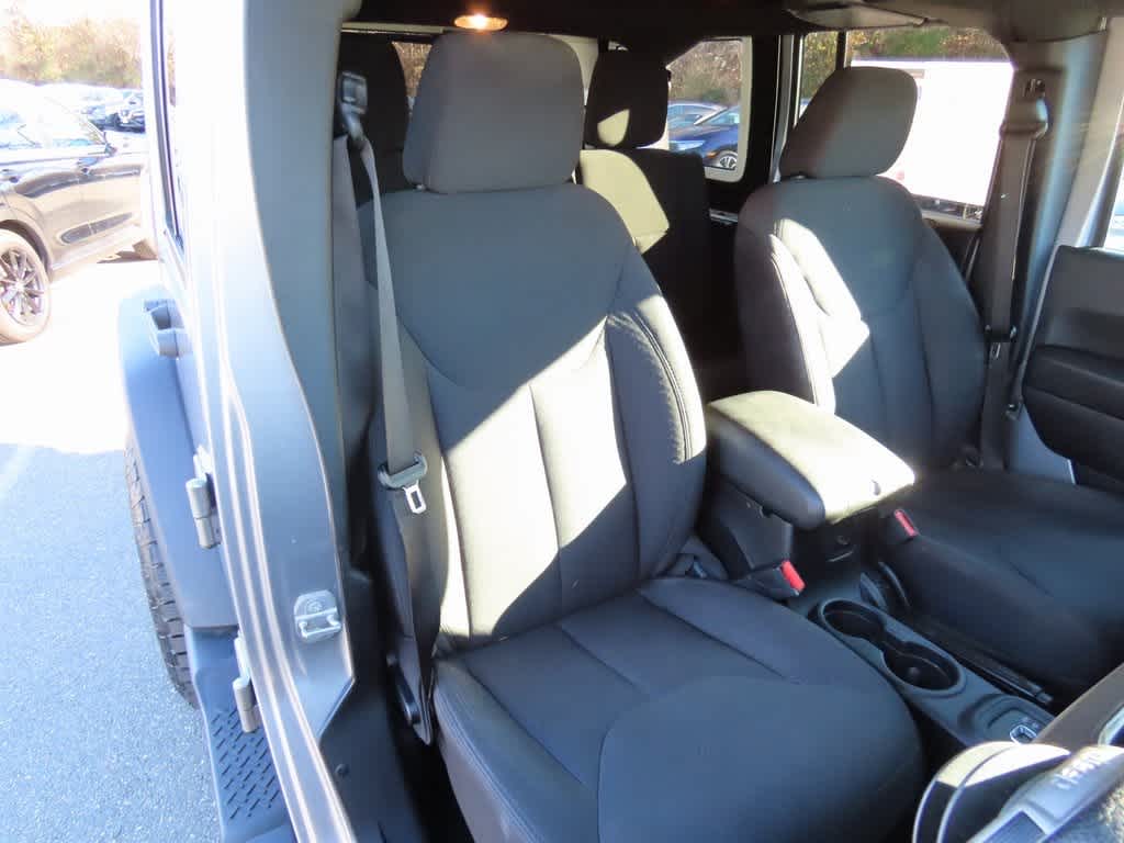 Thumbnail: 2015 Jeep Wrangler - 17