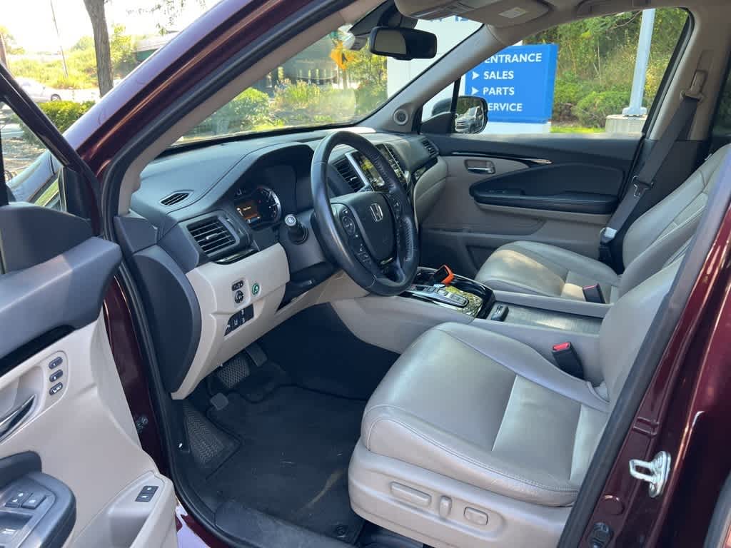 Thumbnail: 2016 Honda Pilot - 17