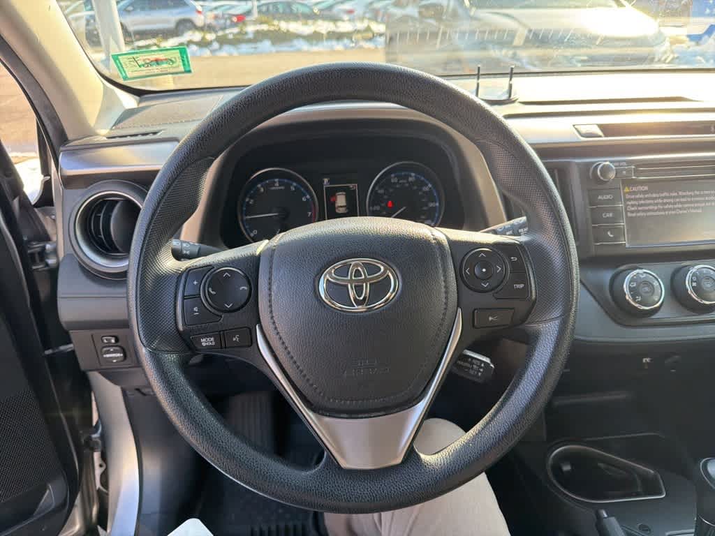 Thumbnail: 2018 Toyota RAV4 - 25