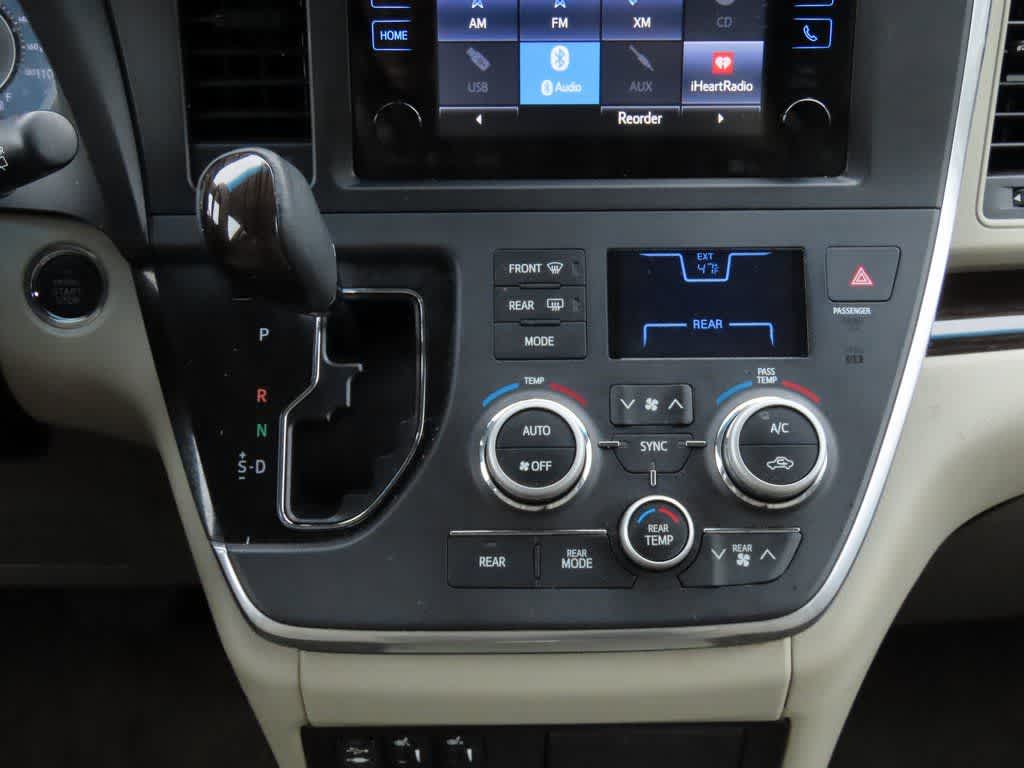 Thumbnail: 2017 Toyota Sienna - 22
