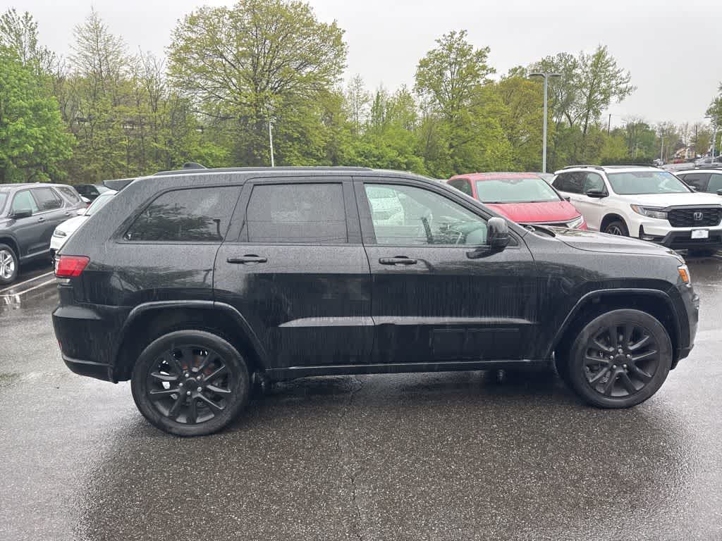 Thumbnail: 2017 Jeep Grand Cherokee - 8