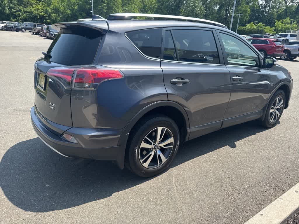 2018 Toyota RAV4 XLE 14