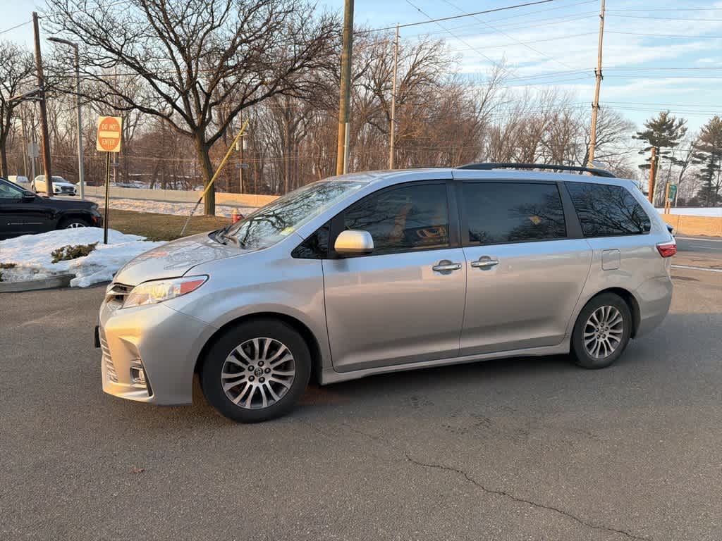 Thumbnail: 2018 Toyota Sienna - 2