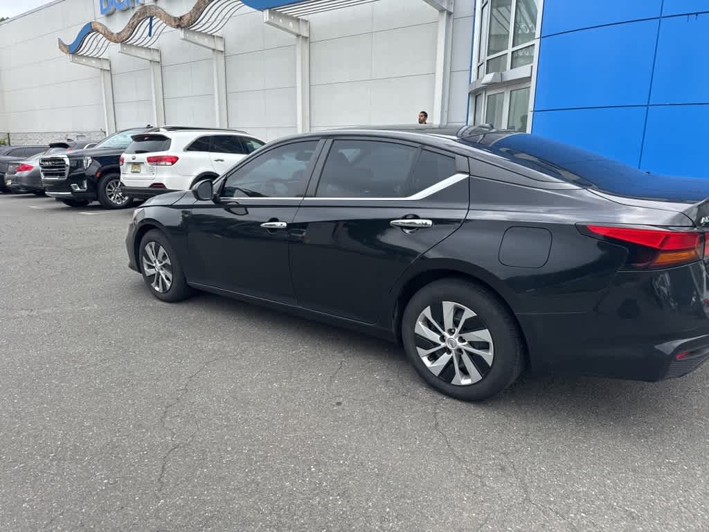 Thumbnail: 2020 Nissan Altima - 10