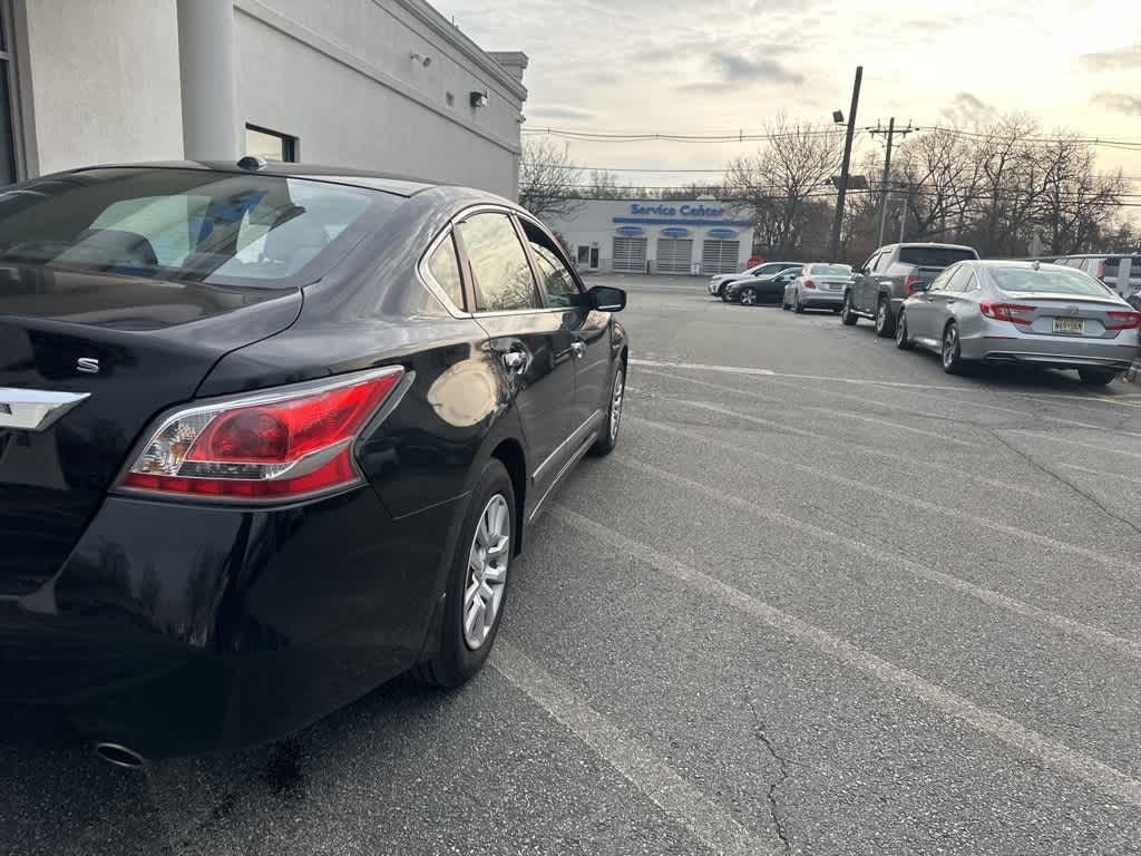 Thumbnail: 2015 Nissan Altima - 11