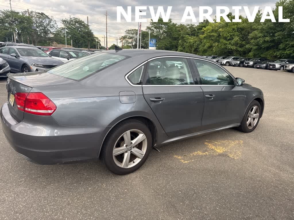Thumbnail: 2014 Volkswagen Passat - 13