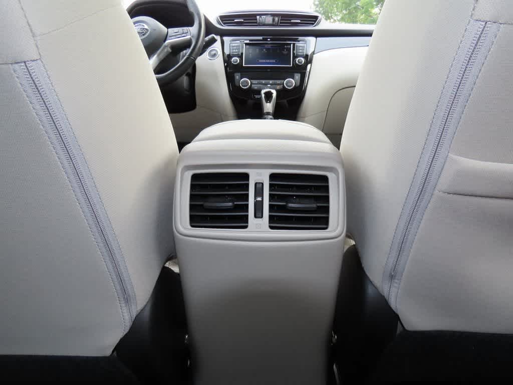 2022 Nissan Rogue Sport SV 23