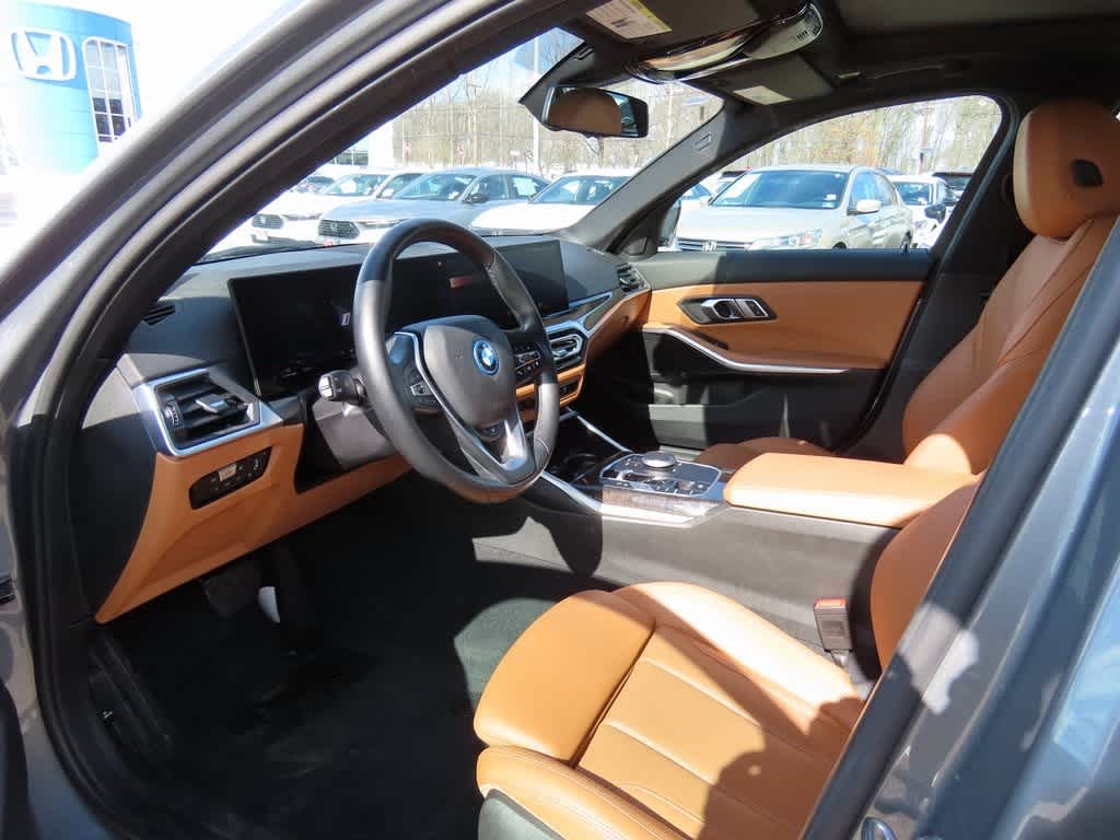 Thumbnail: 2023 BMW 3 Series - 2