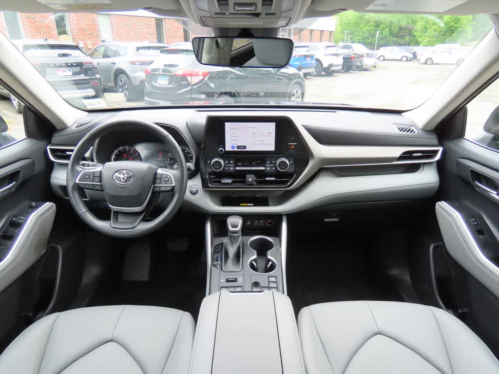 Thumbnail: 2023 Toyota Highlander - 19