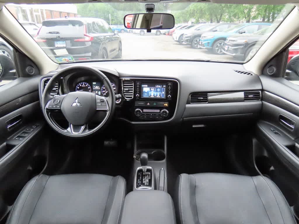 Thumbnail: 2016 Mitsubishi Outlander - 18