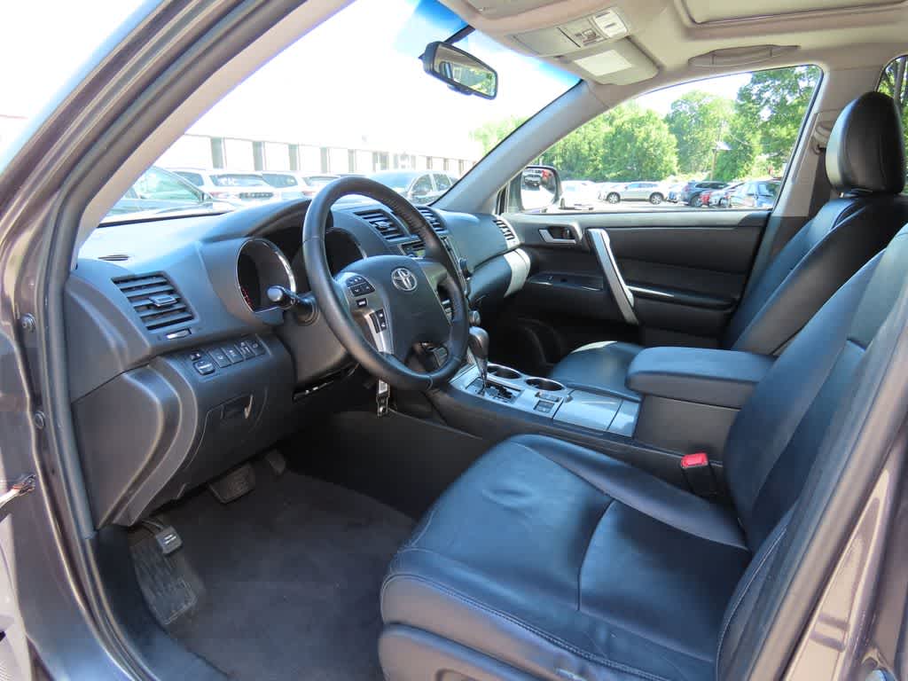 Thumbnail: 2013 Toyota Highlander - 2
