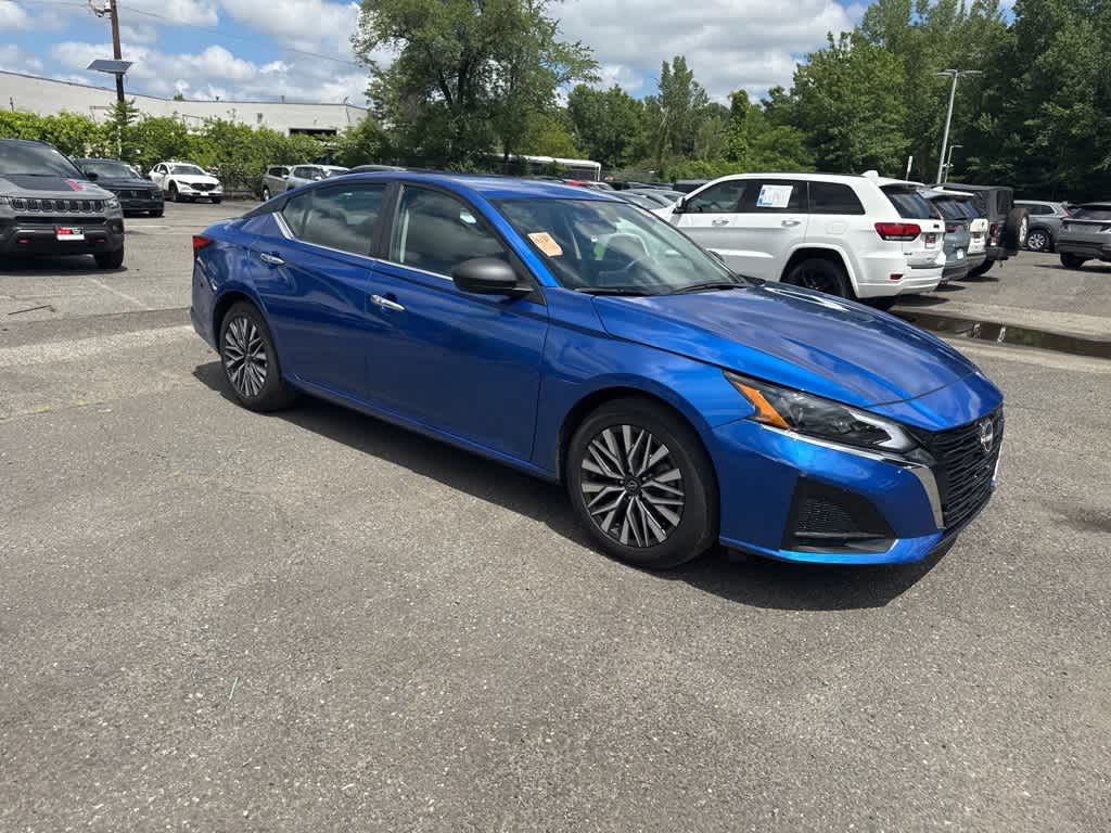 Thumbnail: 2025 Nissan Altima - 24