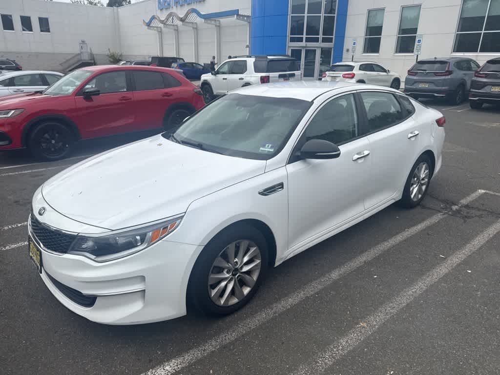 Thumbnail: 2017 Kia Optima - 3