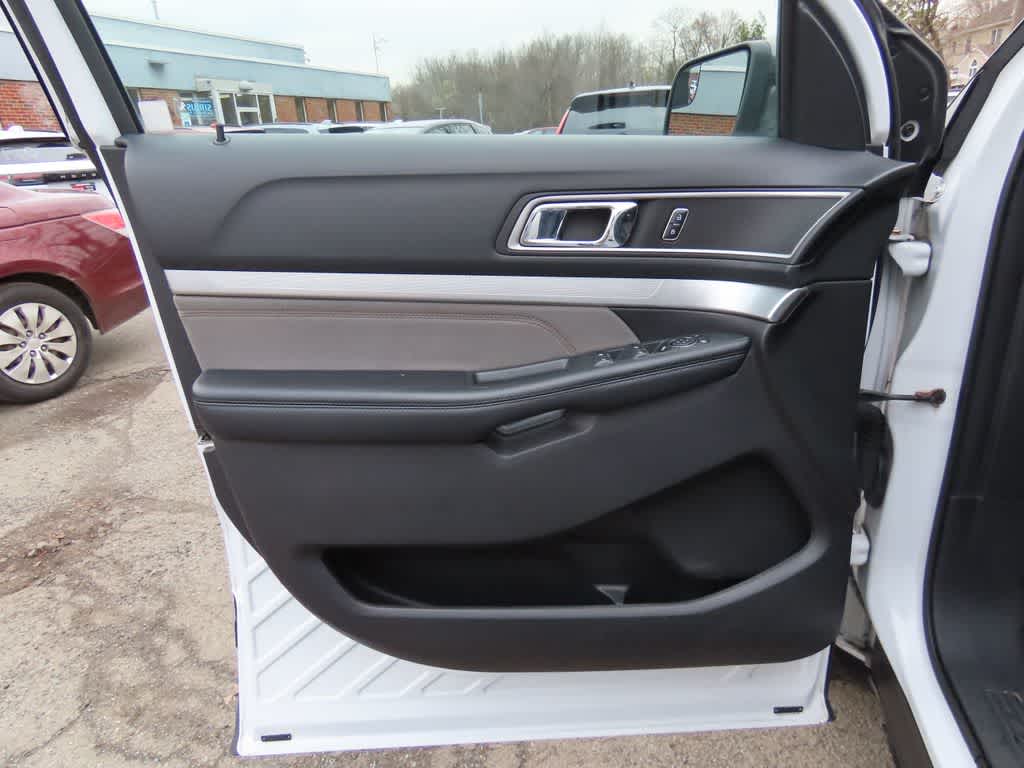 Thumbnail: 2017 Ford Explorer - 15