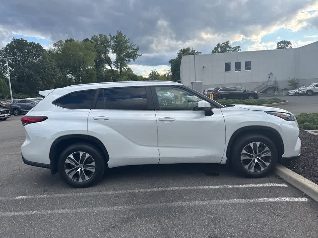 Thumbnail: 2023 Toyota Highlander - 4