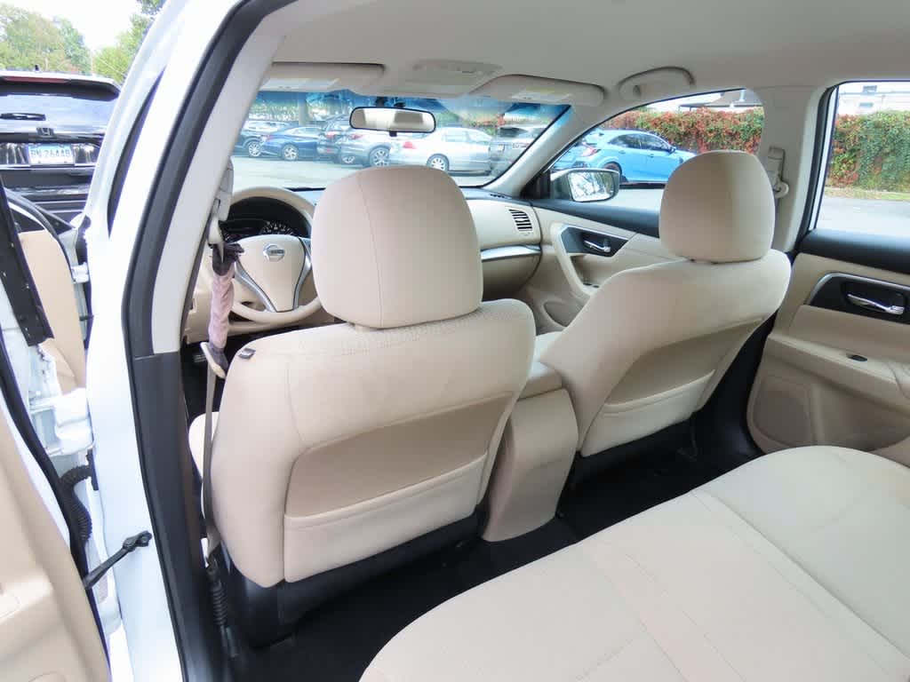 Thumbnail: 2015 Nissan Altima - 14
