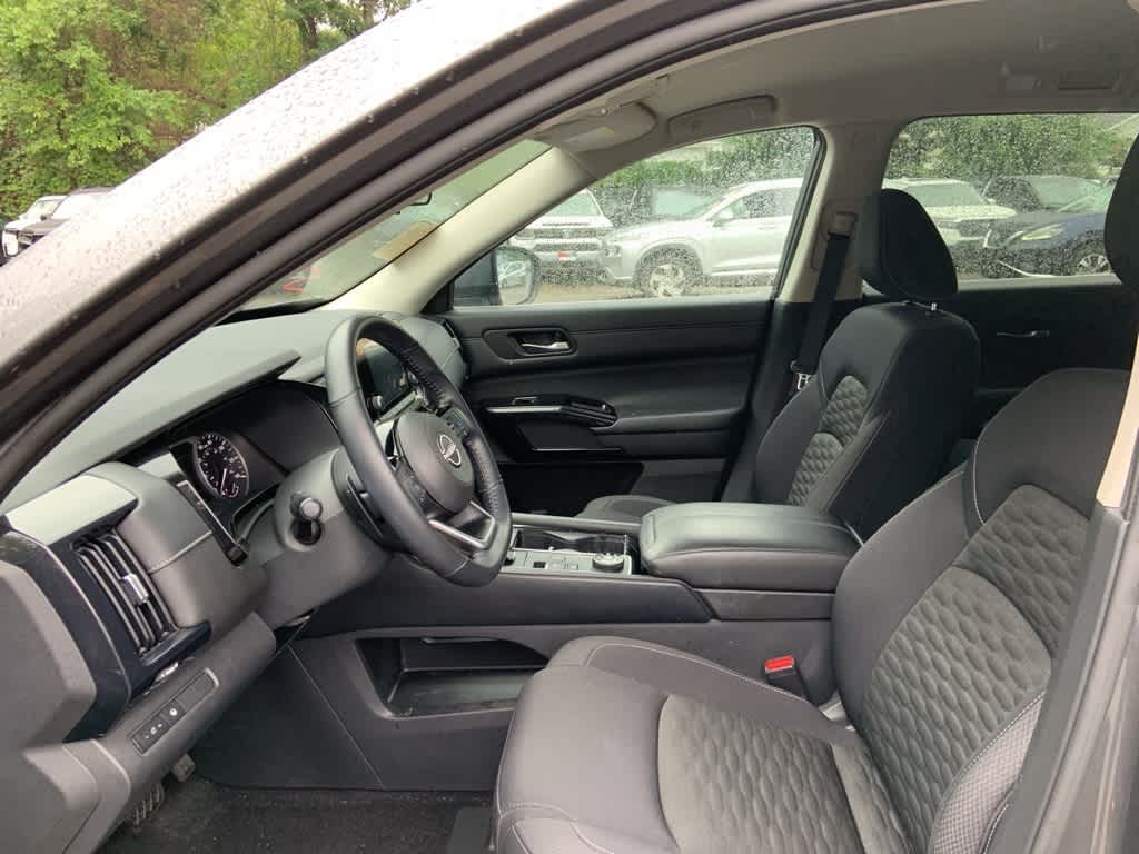 2022 Nissan Pathfinder SV 26