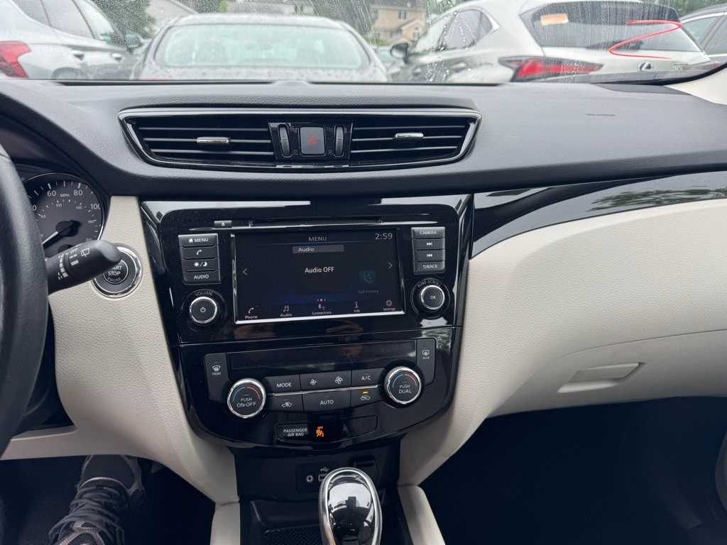 2022 Nissan Rogue Sport SV 15