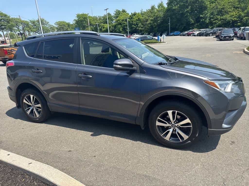 2018 Toyota RAV4 XLE 19