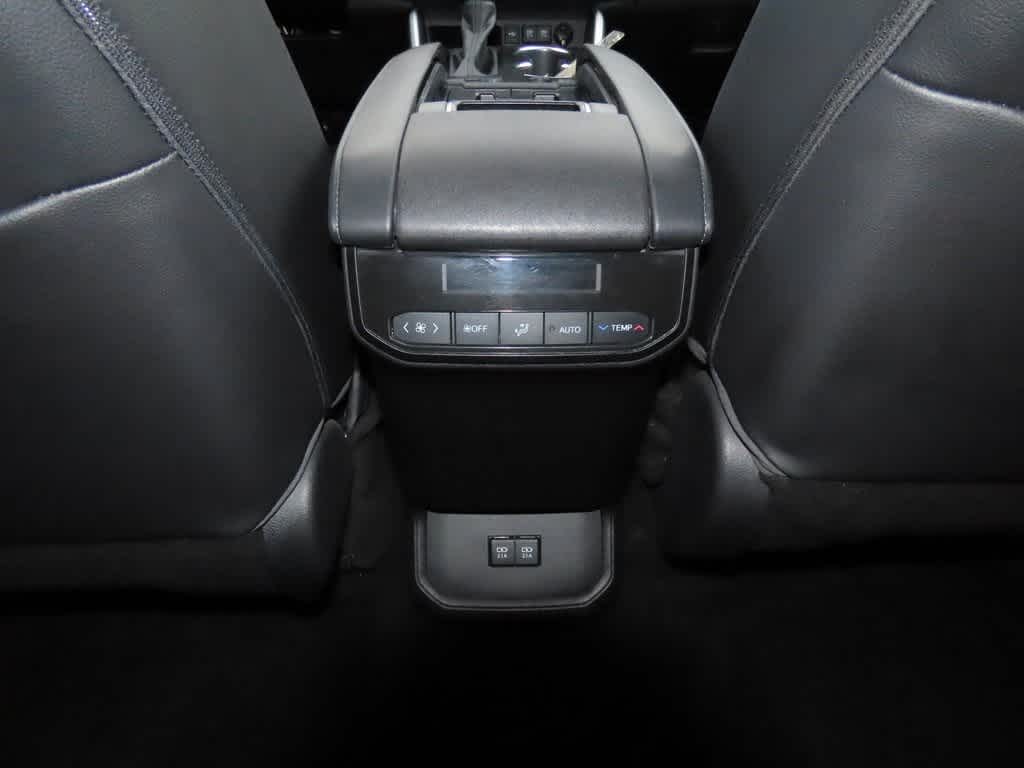 Thumbnail: 2020 Toyota Highlander - 24