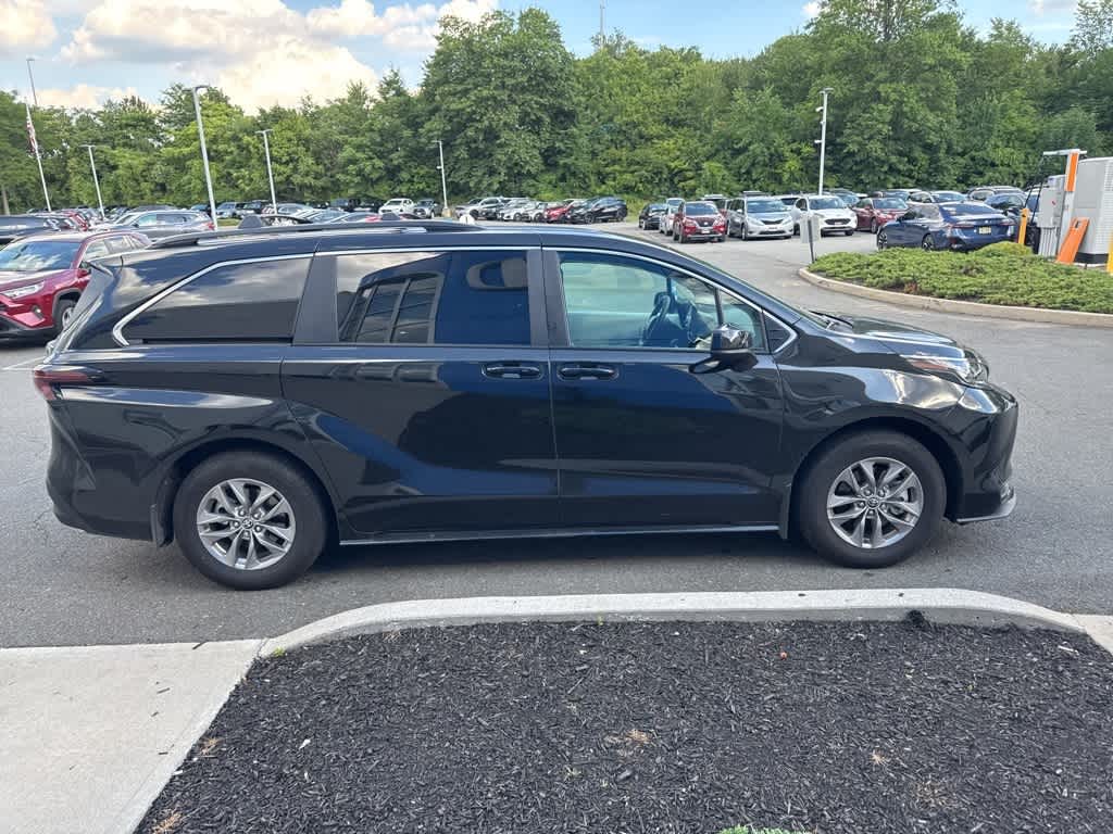 Thumbnail: 2025 Toyota Sienna - 8