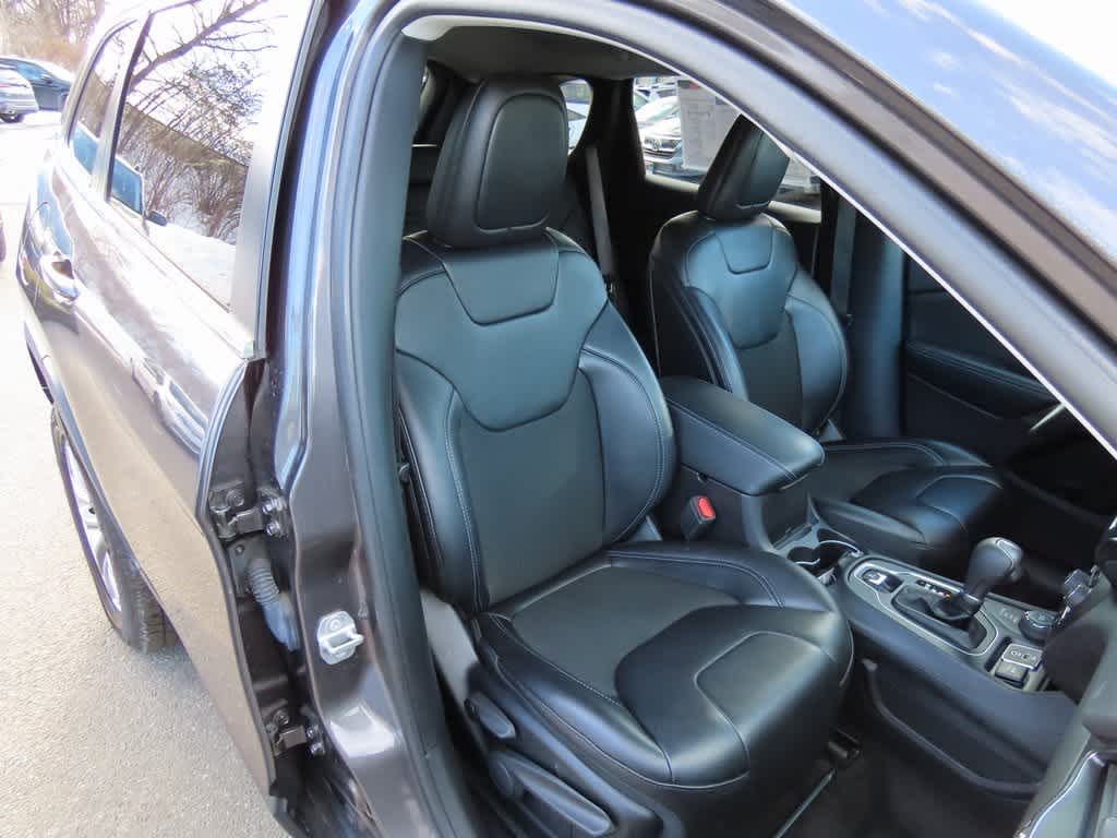 Thumbnail: 2019 Jeep Cherokee - 19