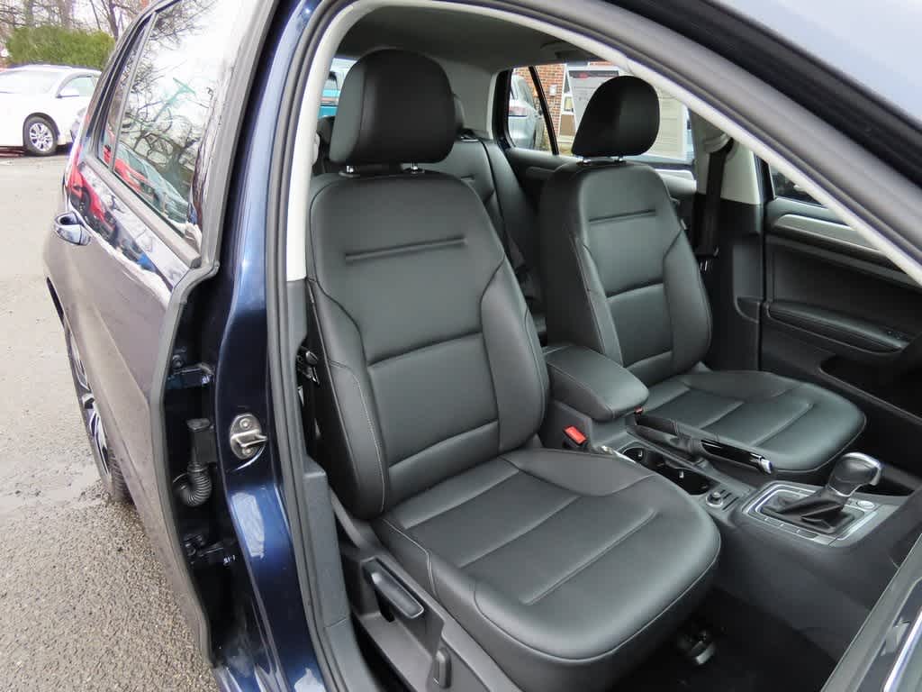 Thumbnail: 2016 Volkswagen Golf - 17