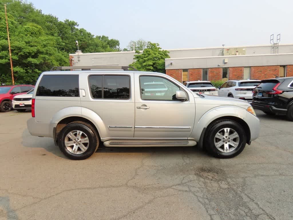 Thumbnail: 2011 Nissan Pathfinder - 3