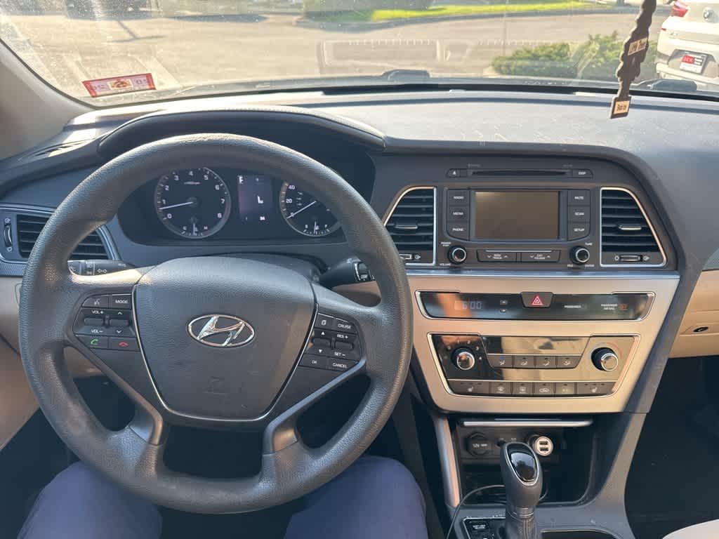 Thumbnail: 2015 Hyundai Sonata - 10
