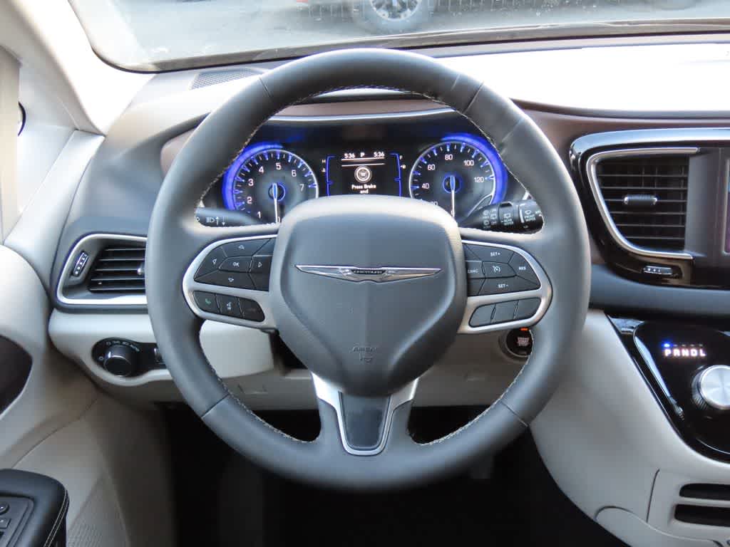 Thumbnail: 2023 Chrysler Voyager - 19